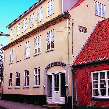 & In Stege